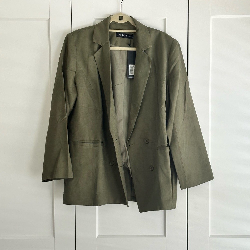 NWT Lioness olive blazer